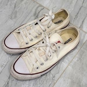 Womens sz 7 converse sneakers